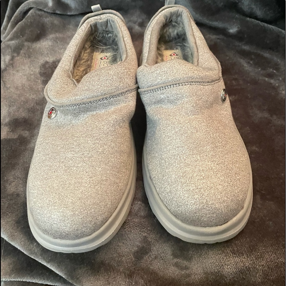 BOBS/Skechers Gray/Silver fur Slip On Comfy 8